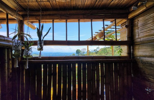 Balboa Cottage | Acogedora cabaña en Eje Cafetero Colombiano con preciosa vista a las montañas