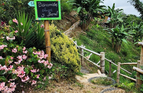 Balboa Cottage | Acogedora cabaña en Eje Cafetero Colombiano con preciosa vista a las montañas