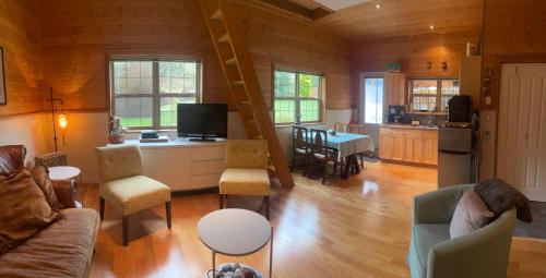 Otter Point Apartment | Acre By the Sea Guest Suite