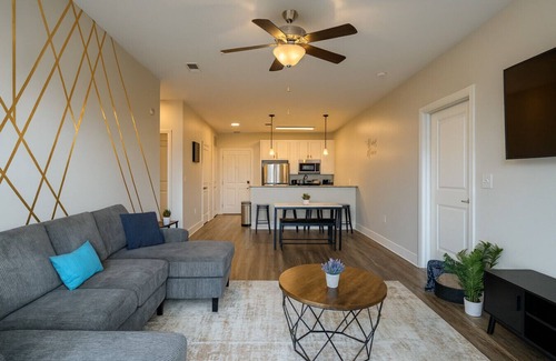 Glen Iris Apartment | 🎓Across from UAB | Spacious 2BR Retreat 3a
