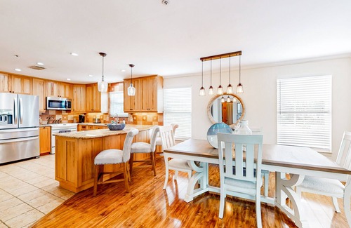 Fort Myers Beach House | Across street from Gulf with balcony & central AC - dog/snowbird-friendly