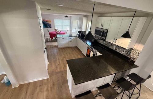 Del Rio House | ADA Luxurious Vacation Home In Jacksonville