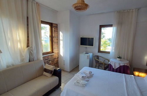 Bozcaada Bed & Breakfast | Adali Pansiyon
