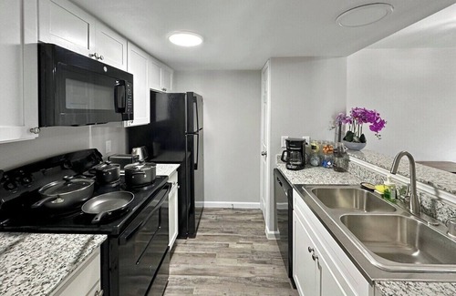 Addison Apartment | Addison, Free park, Wi-Fi, Pool and Gym