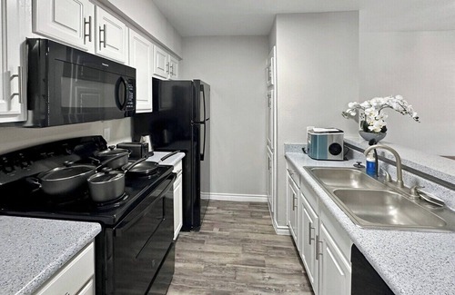 Addison Apartment | Addison, Free park, Wi-Fi, Pool and Gym