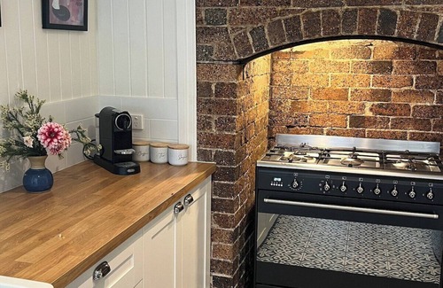 Stanthorpe Cottage | Addisons Stanthorpe with Hot Tub