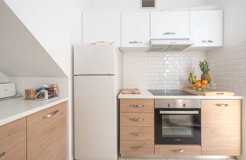 Vari-Voula-Vouliagmeni Apartment | Adelos Maisonette Near Vouliagmeni Beach