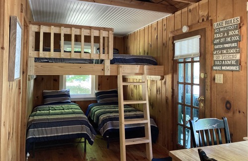 Edinburg Cottage | Adirondack Cottage w/Sandy Beach Access