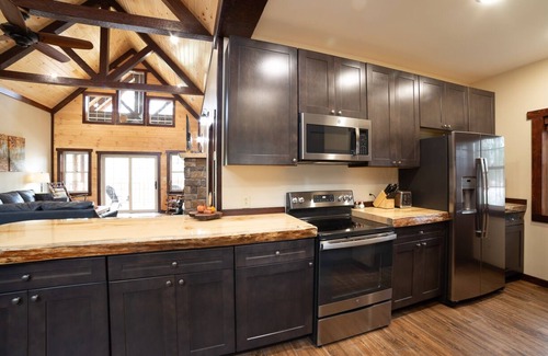 Glenfield Cabin | Adirondack River Lodge/Spectacular Waterfalls/Natural swimming pools.