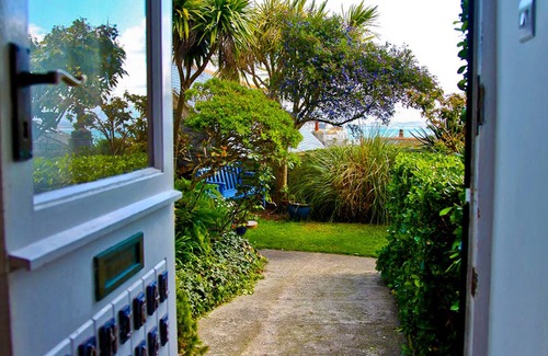 St Ives House | Admiral, central tucked away with garden & stunning sea views Festival now on.