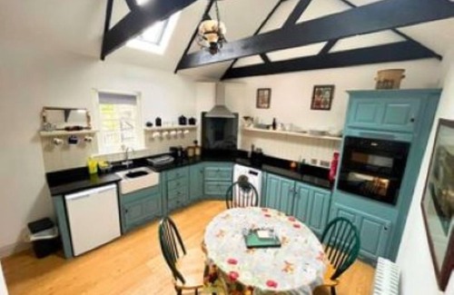 Killarney Cottage | Adorable 3-bedroom cottage in Tiernaboul located 2.5 miles from Killarney Town