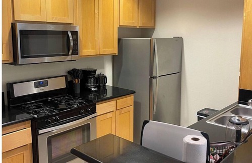 Beverly Hills Apartment | Adorable and Bright 2BR/2BA Unit