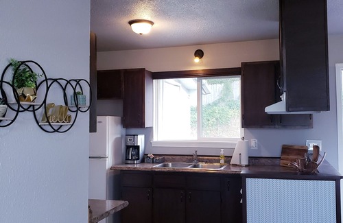 Grants Pass House | Adorable and comfortable private guest home located minutes from the hospital