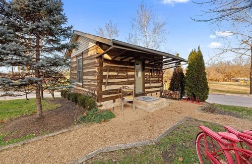 Augusta Cabin | Adorable Augusta Cabin