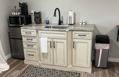 Clare Apartment | Adorable Clare, MI Guest Suite with Kitchenette & Deck!