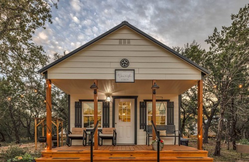Marble Falls Villa | Adorable container villa suite at Retreat Ranch