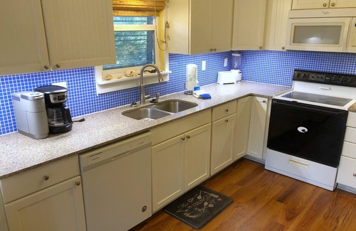 St. George Island Cottage | Adorable Cottage! Fun, colorful, gated/fenced, meticulously maintained! Privacy!