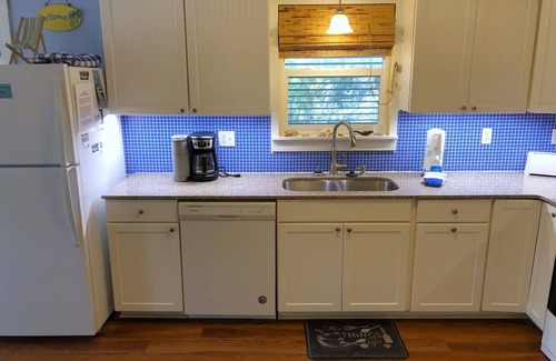 St. George Island Cottage | Adorable Cottage! Fun, colorful, gated/fenced, meticulously maintained! Privacy!