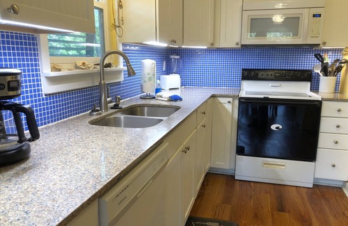 St. George Island Cottage | Adorable Cottage! Fun, colorful, gated/fenced, meticulously maintained! Privacy!
