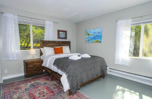 Old Evergreen Highway House | Adorable Cottage Among Trees Close To Everything