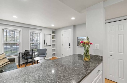 Columbia Heights House | Adorable Guesthouse | Free Parking | DCottage