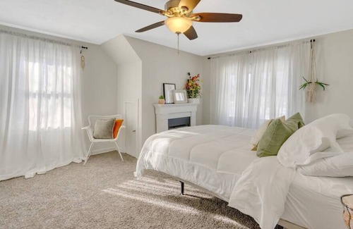 Payne - Phalen House | Adorable Home l Walk to Lake Phalen l .5 Acres