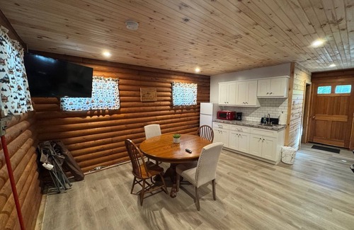 Cambridge Cabin | Adorable log cabin on back country road with peace, quiet, all amenities of home