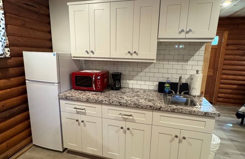 Cambridge Cabin | Adorable log cabin on back country road with peace, quiet, all amenities of home