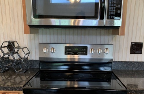 Austin Cottage | Adorable Nutty Acres casita in the heart of Dripping Springs