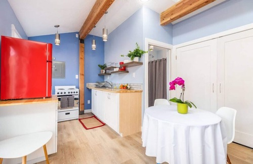 East Central Apartment | Adorable & Pet Friendly-Close to U and Downtown!