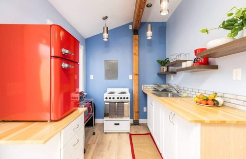 East Central Apartment | Adorable & Pet Friendly-Close to U and Downtown!