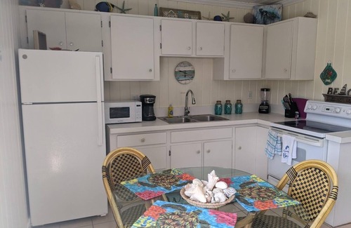 Green Turtle Cay Cottage | Adorable Pink cottage-OCEAN FRONT on Coco Bay with a dock. 25% fall discount!