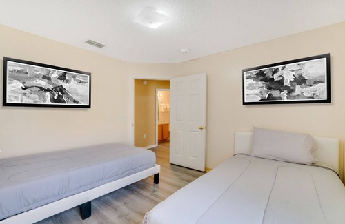 Santa Cruz House | Adorable Private Pool Home| 3Bed 2Bath| Right next to ChampionsGate and Publix Shopping Center