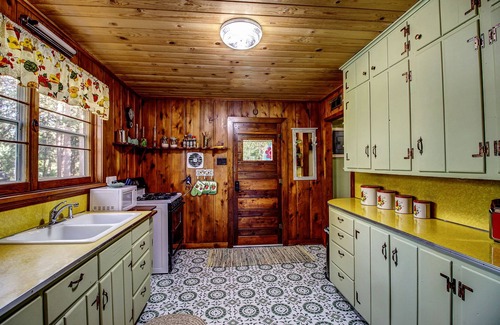 Pequot Lakes Cabin | Adorable Vintage 1950's Cottage