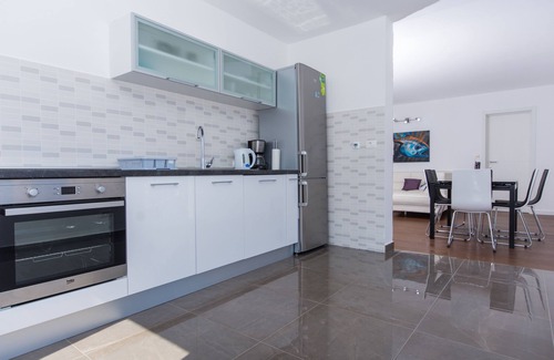 Slatine Apartment | Adriatic House Ap 3; top floor luxury new apartment in Slatine, near Trogir