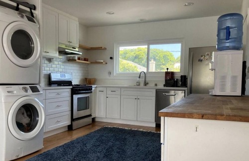 Sunset Park Cottage | ADU with Private Treehouse Vibe! 2br, 1 bath top level of 2-floor ADU.