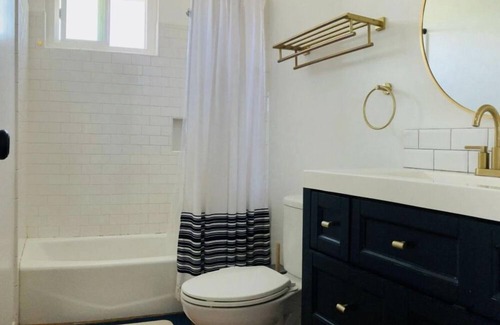 Sunset Park Cottage | ADU with Private Treehouse Vibe! 2br, 1 bath top level of 2-floor ADU.