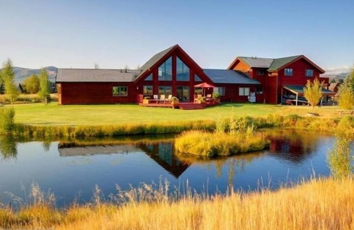 South Park Apartment | Adventure All Day, Relax All Night in this cozy two bedroom.