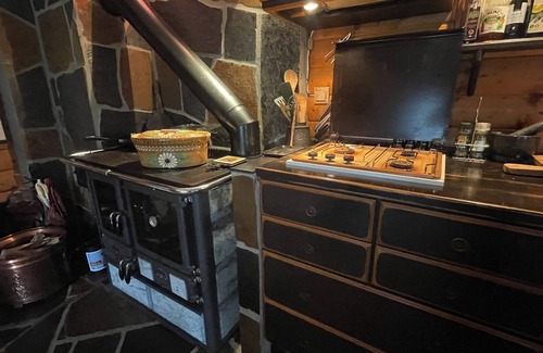 Sor-Aurdal Cabin | Adventure and wilderness in a mountain cabin with canoe, fishing rods, bikes and skiing