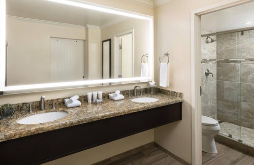 South Scottsdale Resort | Adventure Awaits! 2 Serene Units, Minutes to Camelback Mountain, Free Parking!