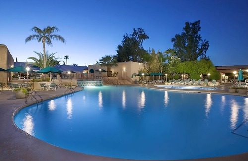 South Scottsdale Resort | Adventure Awaits! 2 Serene Units, Minutes to Camelback Mountain, Free Parking!