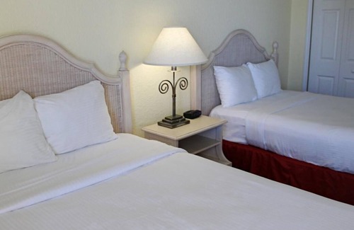 Bostroms Resort | Adventure Awaits! 4 Spacious Units, Kitchen, Beach, Pool, Shop at Volusia Mall