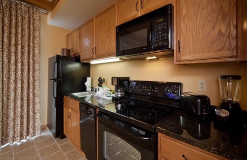 Gatlinburg Resort | Adventure Awaits at Our 1BR Gatlinburg Getaway – Walk, Splash, Explore!