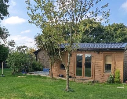 Sutton Cross House | Adventure Cabin Retreat 'The CabAnne' No Shower