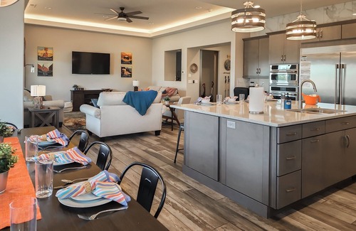 Page House | Adventure House+Hot Tub+Yard+Garage+Sleeps 8