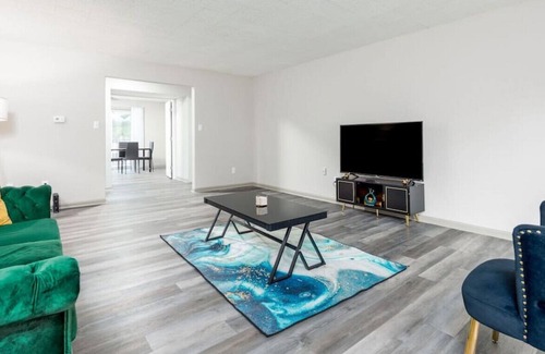 Indianapolis Apartment | Affordable 2-Bed Meridian Hills