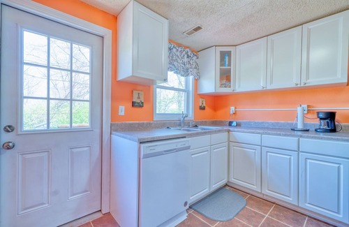 Columbia House | Affordable College Retreat near Downtown & Mizzou Campus