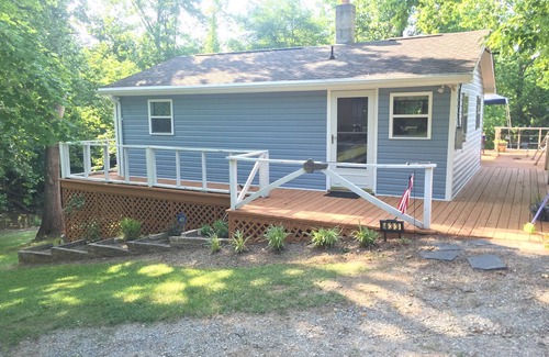 Penhook Cottage | Affordable Cottage in a Quiet Cove on Beautiful Smith Mountain Lake.