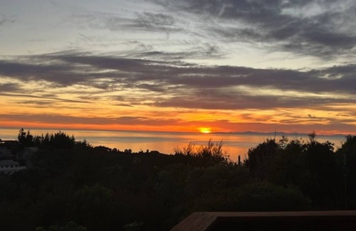 Ngaio Bay House | Affordable Luxury. Something Special 4 bedrooms. Sea Views and Garden setting.