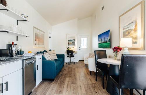 West Congress House | Affordable New Build at SoCO Eateries, King Bed, Rain Shower, Big Fenced Yard